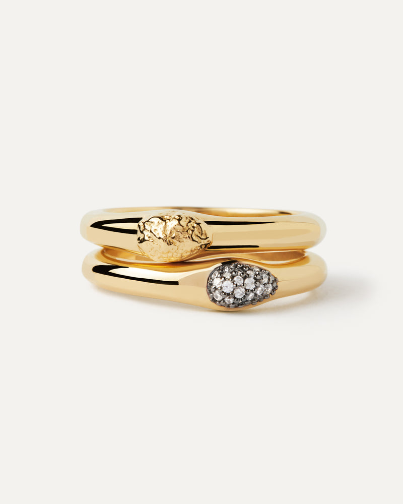 Gold-plated set of two rings with pavé zirconia and molten texture