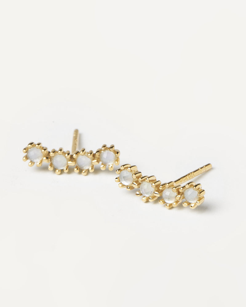 Climbing gold-plated stud earrings with four light blue zirconia in wavy shape