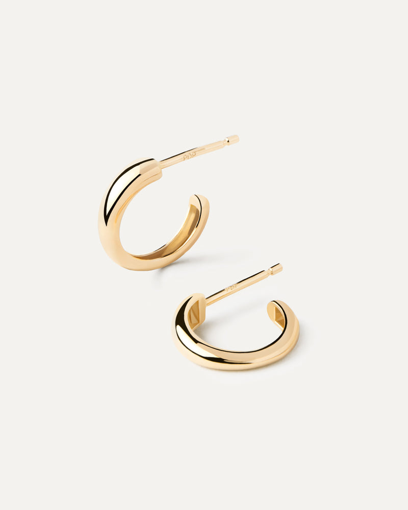 Small hoop earrings in solid 18K yellow gold with rounded edges