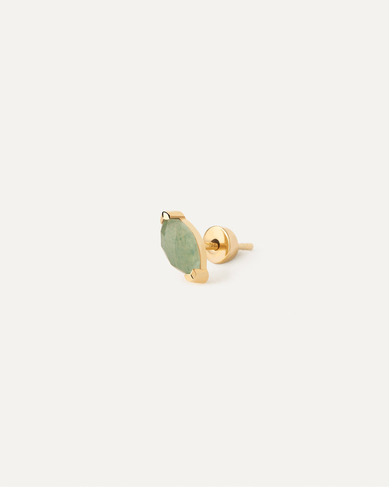 Gold-plated stud earring embellished with marquise cut green gemstone