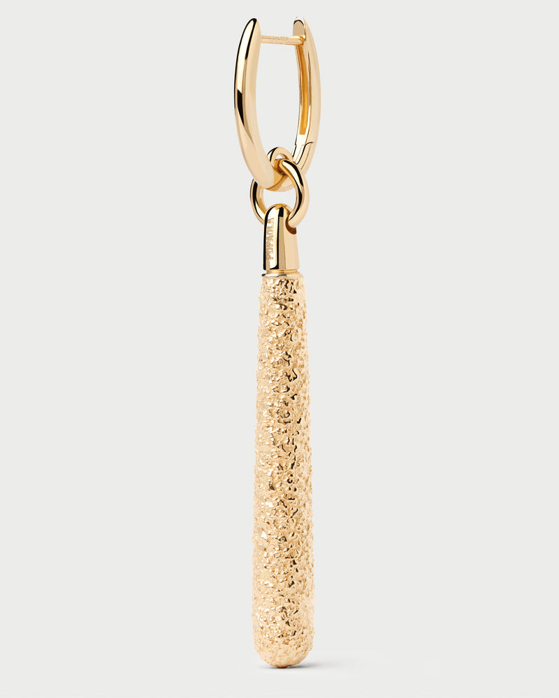 Gold-plated single hoop with a long molten texture drop pendant