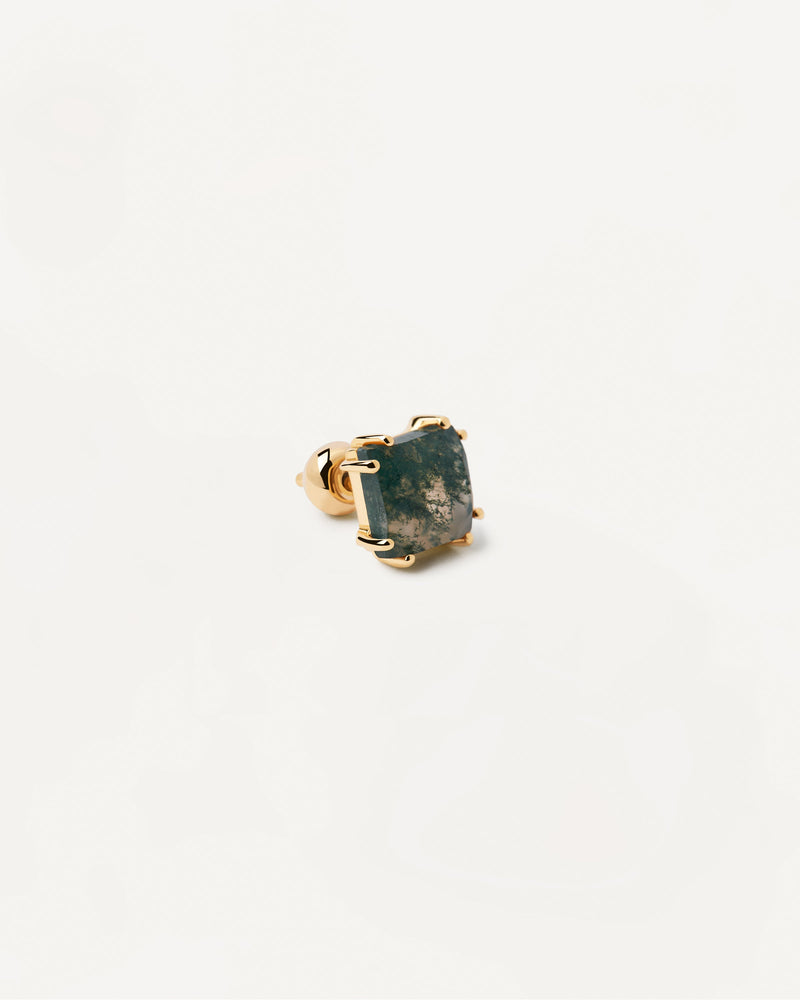 Gold-plated stud ear piercing with dark green gemstone in Asscher cut