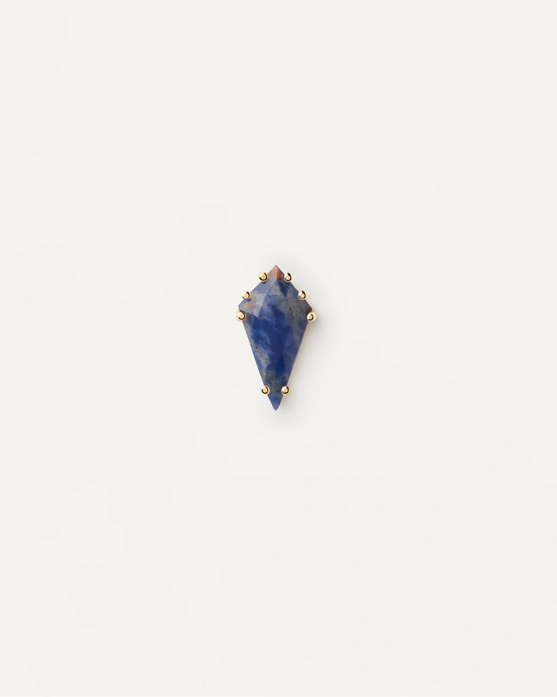 Gold-plated pin ear piercing with dark blue gemstone in pointy shape