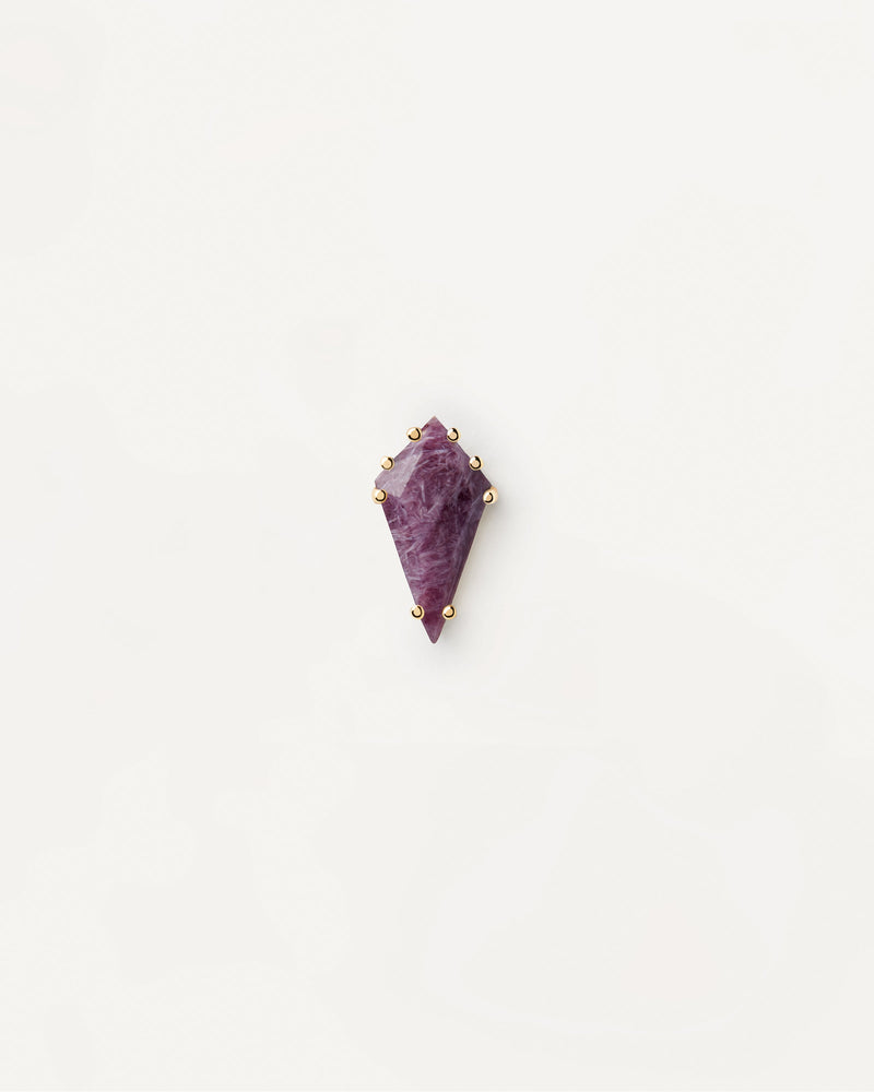 Gold-plated pin ear piercing with purple gemstone in pointy shape