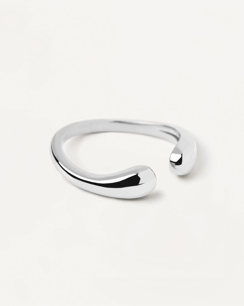 Bold and curvy unclosed-ring in sterling silver
