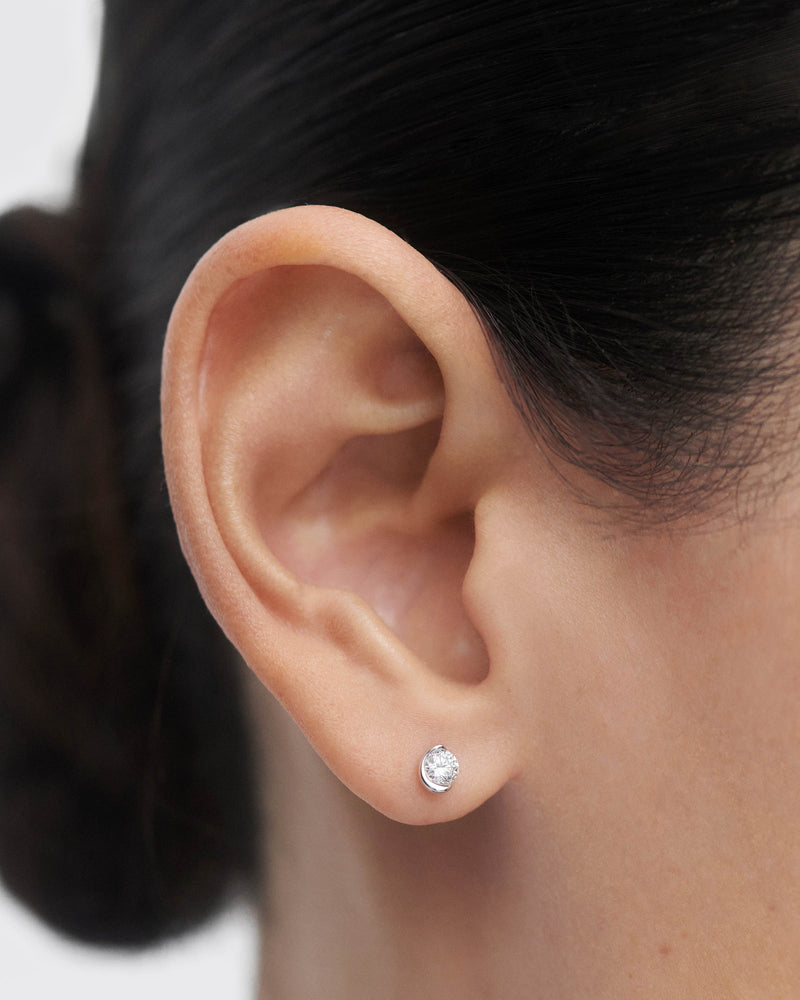 Diamonds and white gold Delia stud earrings - 
  
    18K White gold / Rhodium silver plating
  
