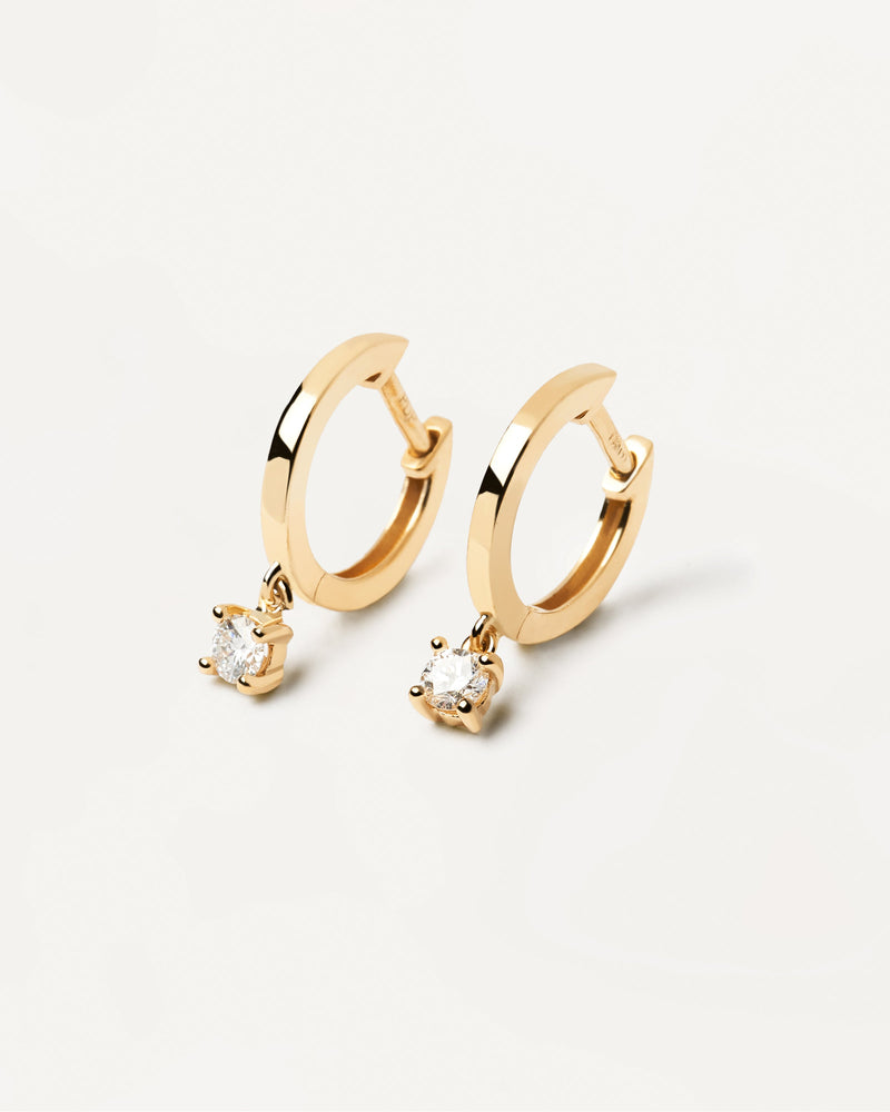 Hoop earrings in solid yellow gold with hanging lab-grown diamond of 0.10 carats each
