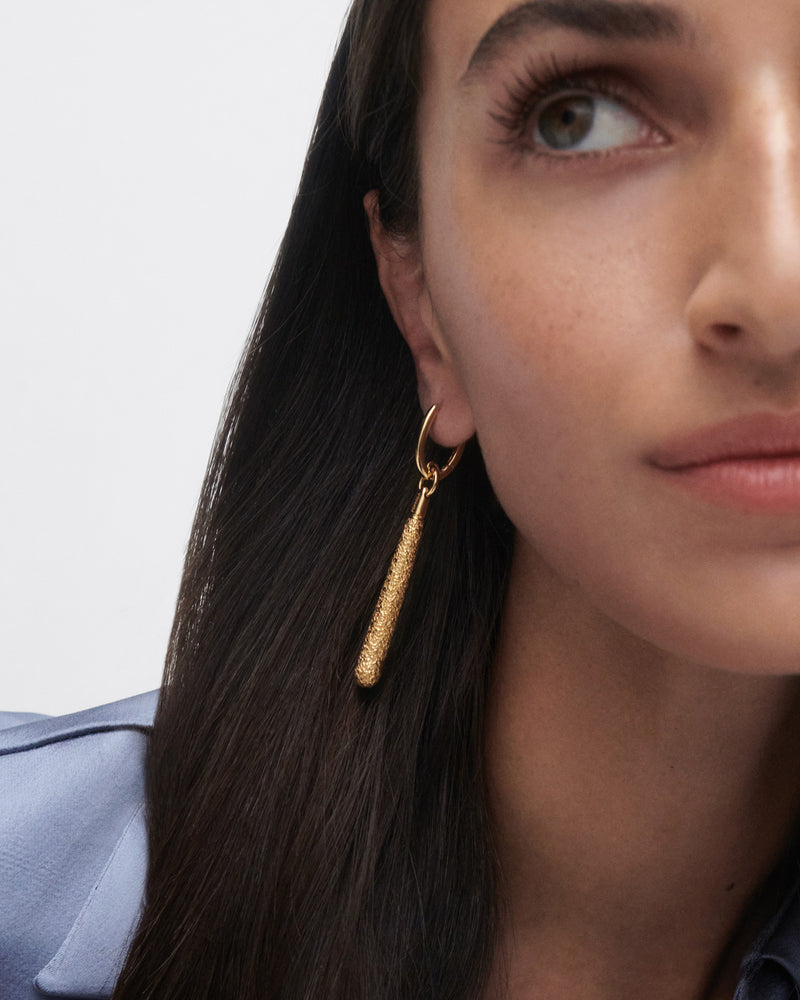 Gold-plated single hoop with a long molten texture drop pendant