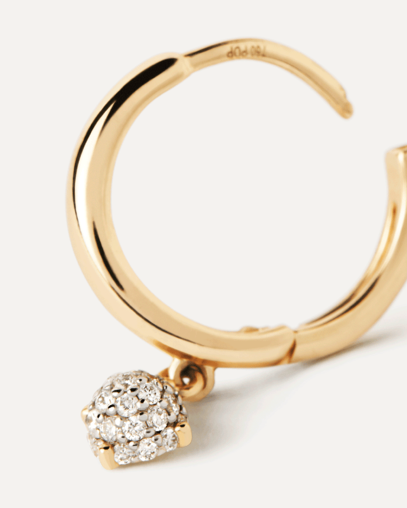 Hoop earrings in solid yellow gold with a small round pavé lab-grown diamond pendant